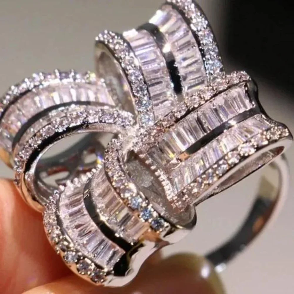 STERLING SILVER DIAMOND FLOWER RING, CUTE RING, SHINY RING. - Picture 2 of 4